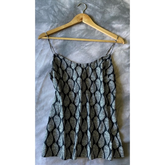 B&W Leaf Tank - Picture 9 of 9